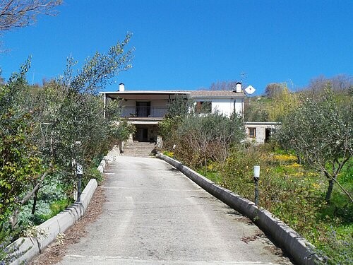 Fabulous detached property in a.. - 2