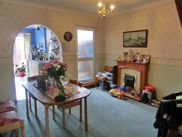 2 bedroom house in QUEENBOROUGH - 2