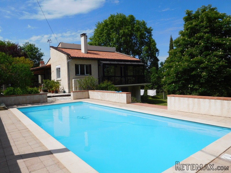Well Renovated Villa With Wooded..