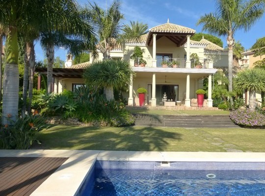 Villa for sale in Rio Real, Marbella..