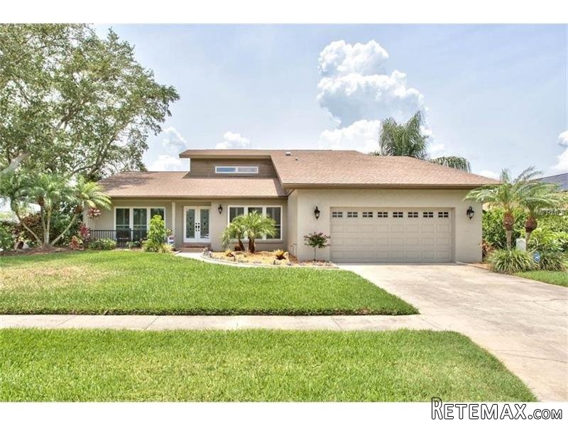 4 bedroom Property For Sale: 6102..
