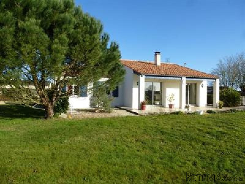 4 Bedrooms - House - Poitou-Charentes..