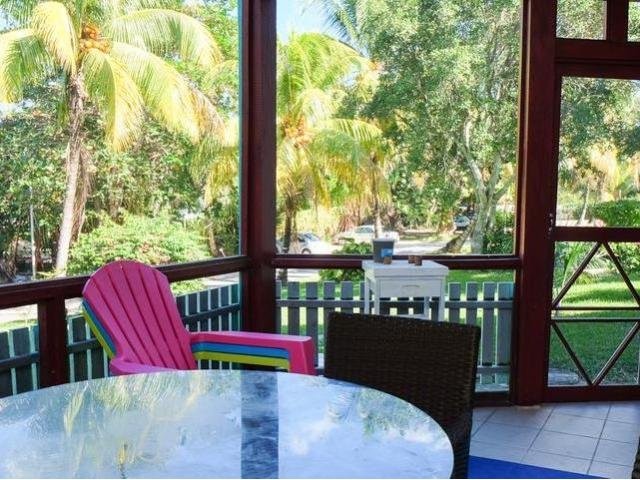 Apartment/townhouse - This 2 bedroom.. - 2