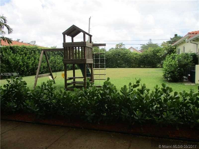 3 bedroom House For Sale: 905 Columbus.. - 2