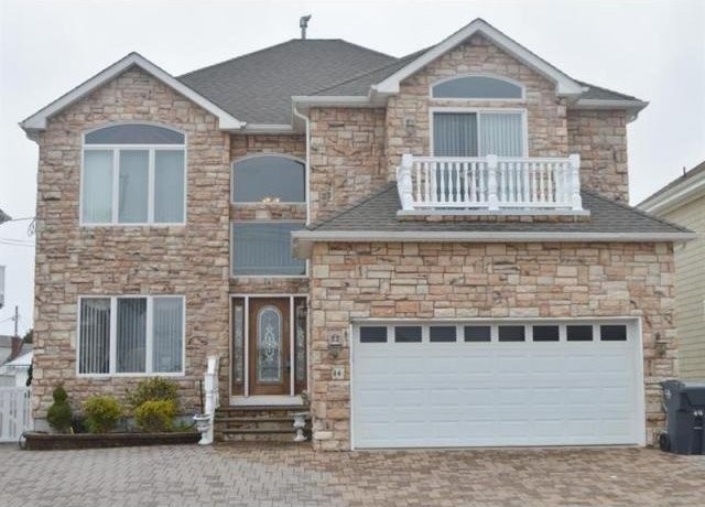 4 bedroom Flat For Sale: 44 Paul Jones..