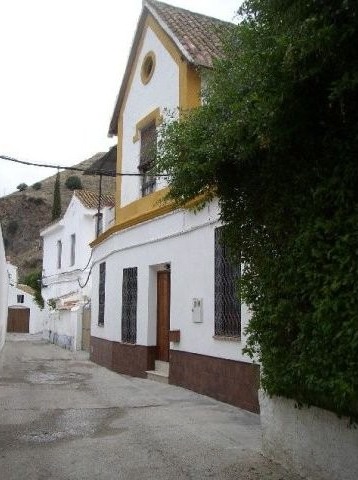 Town House - This substantial former..