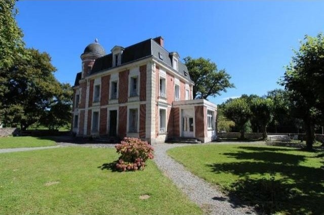 9 bedroom House For Sale: 87000 LIMOGES