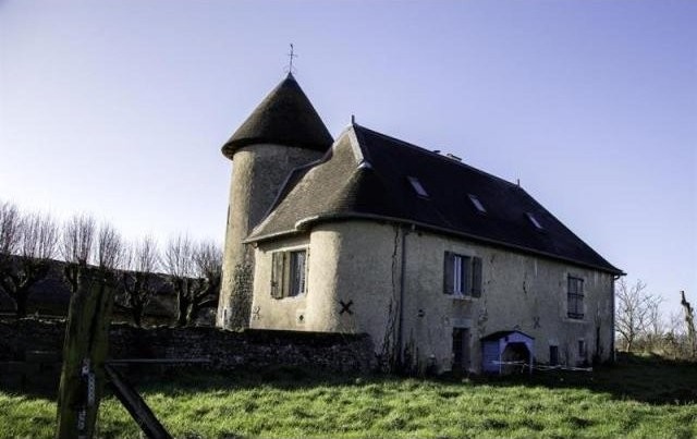 4 bedroom Castle For Sale: 86320 SUD.. - 2