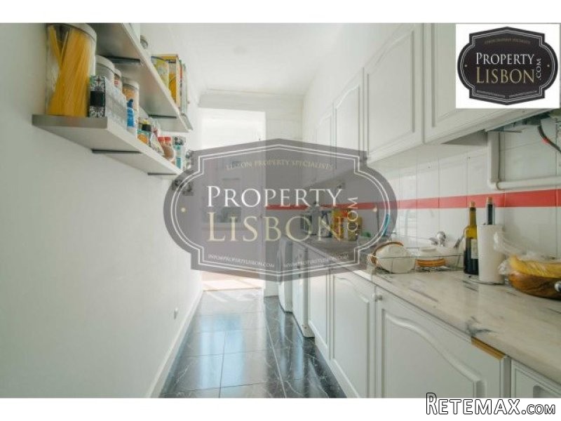 T3 Lisbon Apartment for Sale, Lapa - 2