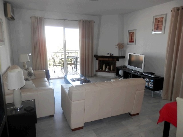 2 Bed Apartment for sale in Calahonda - 2