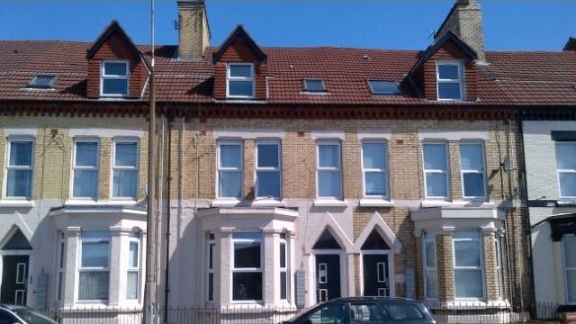 1 bedroom upper floor flat to rent in..
