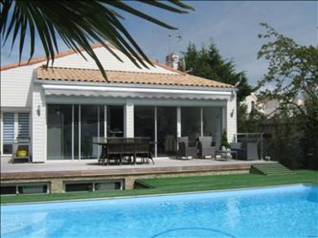 4 bedroom Villa with swimming-pool in..