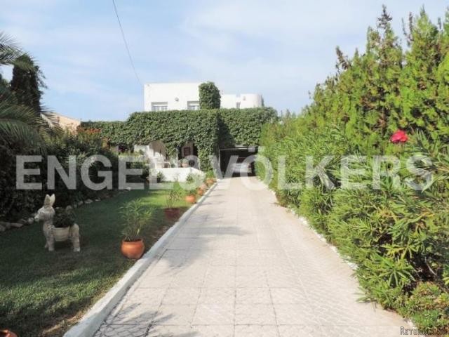 A stunning villa set in lovely Los..