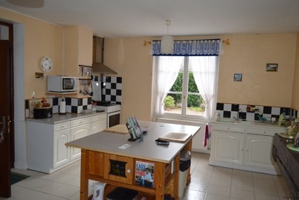 4-bed home close to Benest - 2