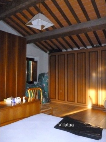 Country/farmhouse - For Sale - East of..