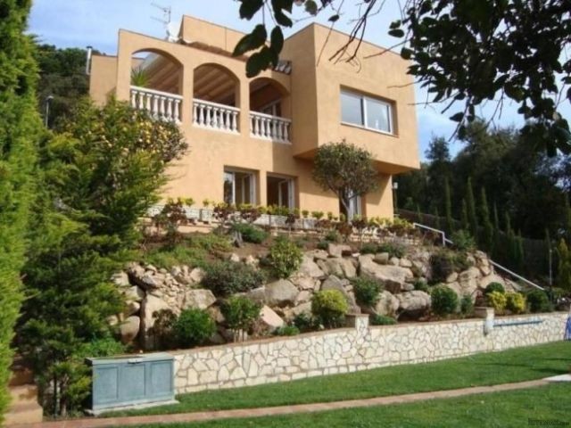 4 Bedrooms - Villa - Girona - For Sale
