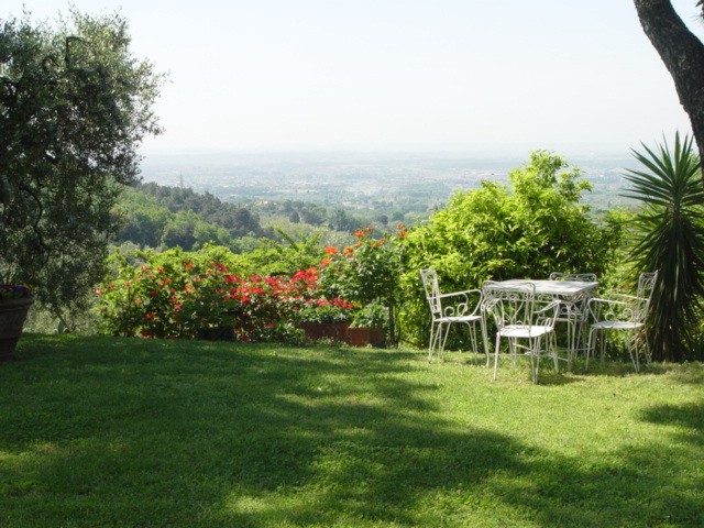 Country/farmhouse - For Sale - East of..