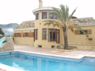 HIGH QUALITY 4 BEDROOM FINCA SIT ON A..