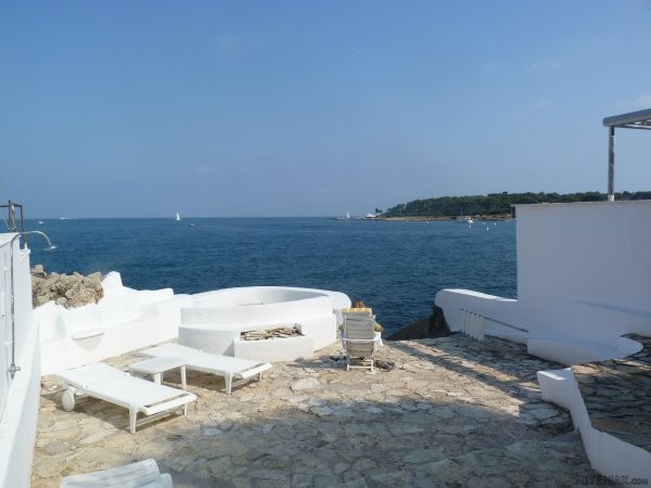 2 Bedrooms - Apartment -..