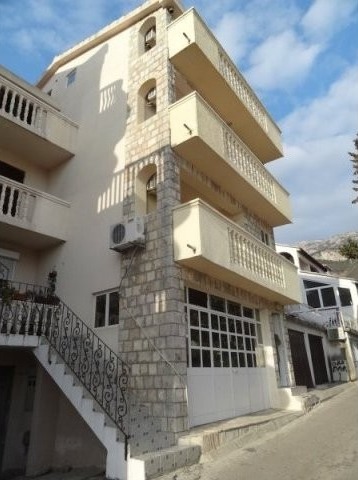 Rooming house and garage, Bečići, Budva