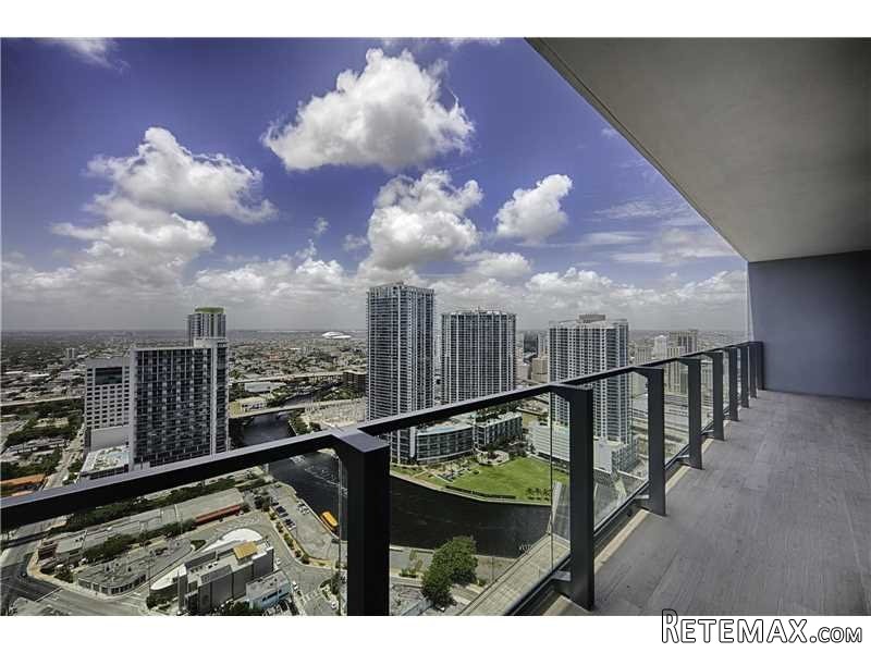 1 bedroom Flat For Sale: 68 SE 6 # 3506 - 2