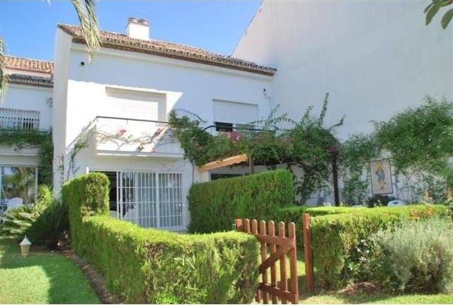 3 bedroom town house for sale