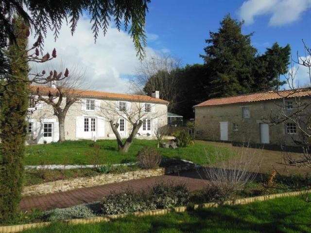 3 bedroom Character For Sale: 79220 A..