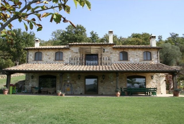 CAPALBIO, PRESTIGIOUS VILLA
