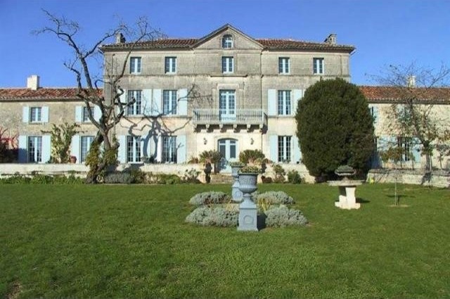 3 bedroom Manor House For Sale: 16000..