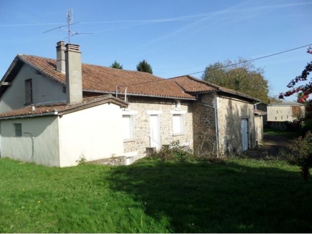 MUST SEE..... Stone farmhouse, spacious..