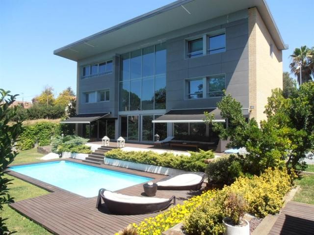 8 bedroom Detached House For Sale:.. - 2