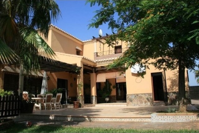 Villa - A superb detached 2 storey..
