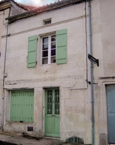 2 bedroom Village House, near all shops