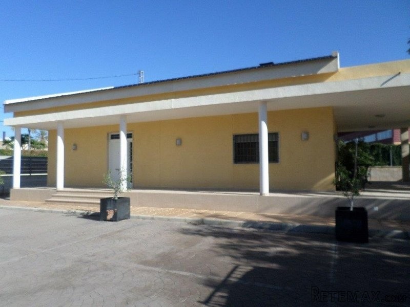 3/6 Bed Villa In Elche