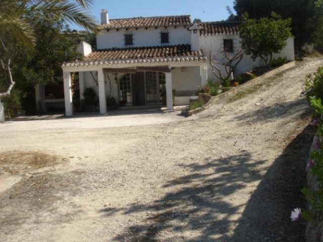 4 Bedrooms - Finca - Alicante - For Sale