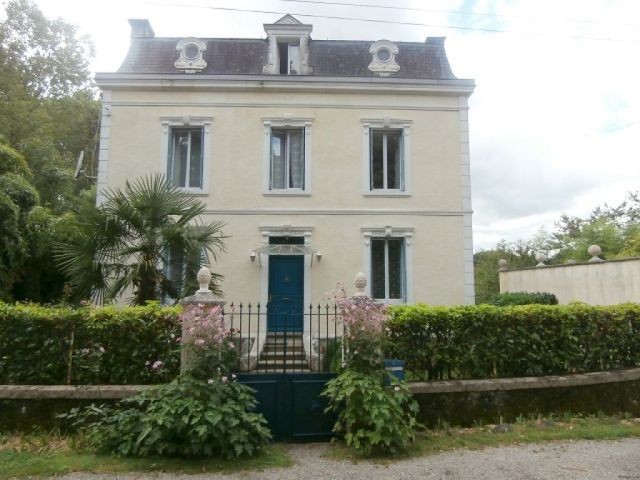 Maison De Maitre With 1.5 Acres..