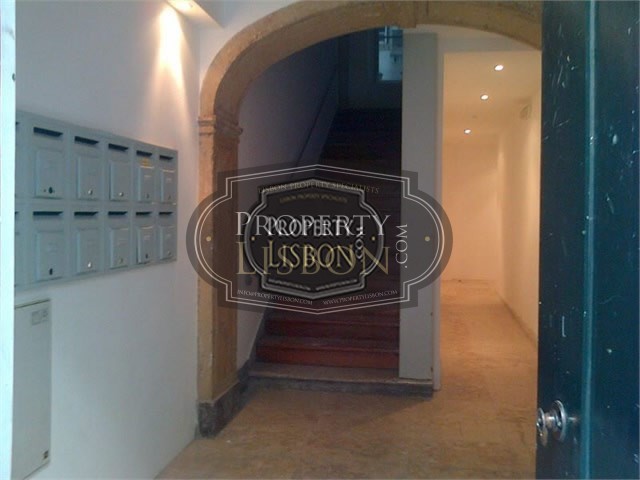 Renovated T2 Lisbon Apartment for Sale..