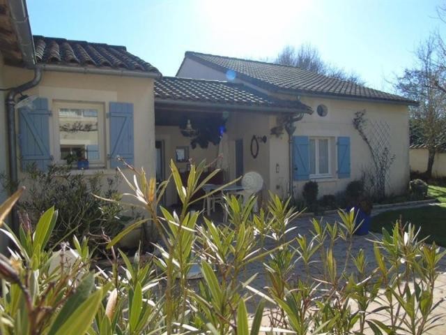 3 bedroom House For Sale: 86340 PROCHE.. - 2