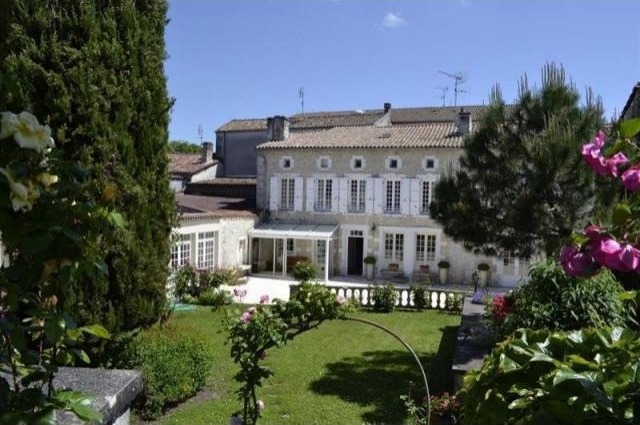 6 bedroom Character For Sale: 16300..