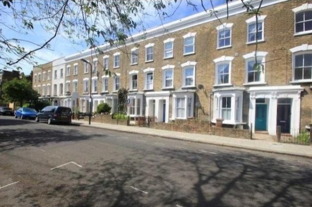 2 Bed Flat/Apartment To Let in London - 2