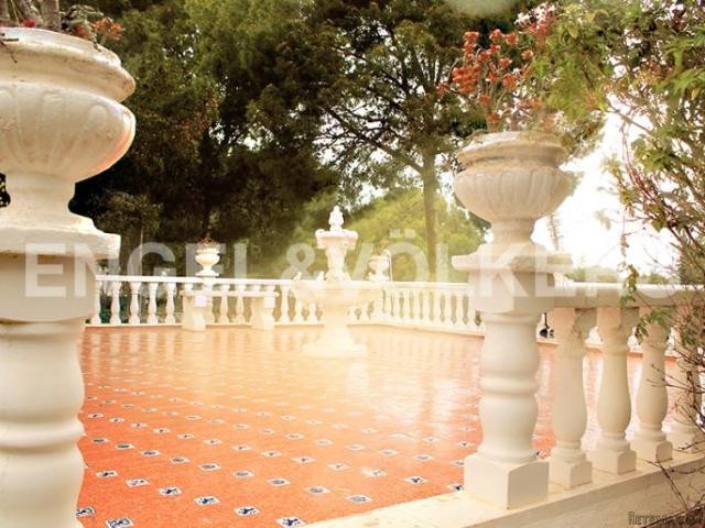 Majestic villa with great design - 2