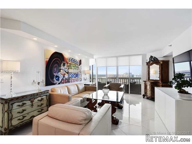 2 bedroom Flat For Sale: 1000 W Island..