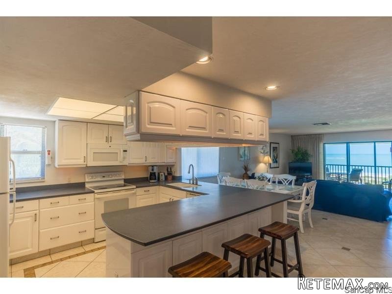 2 bedroom Condominium For Sale:.. - 2