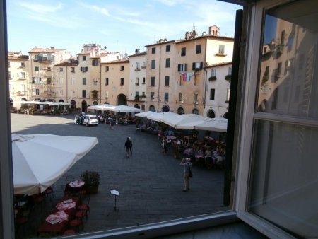 Palazzo On Piazza Dell'anfiteatro, Lucca - 2