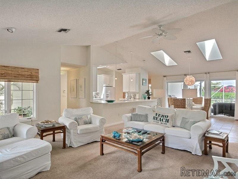 3 bedroom House For Sale: 601 Iris.. - 2