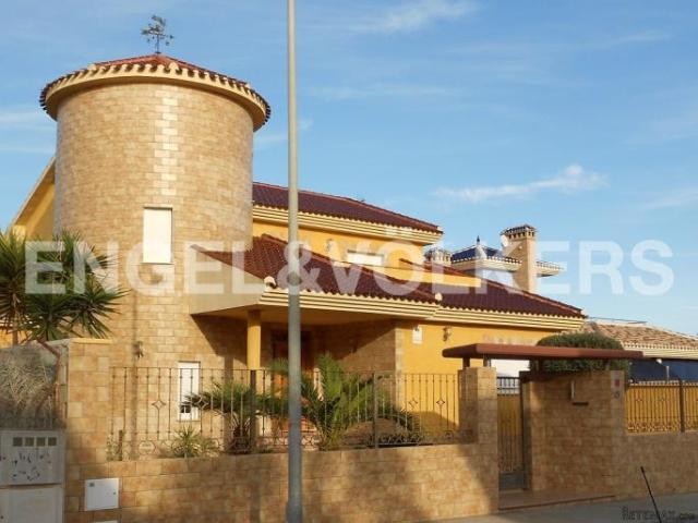 Reduced- VILLA WITH LUXURY FINISHED IN.. - 2