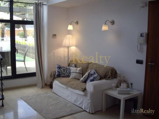 Facing-outwards duplex with terrace for.. - 2