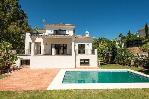 4 Bedrooms - Villa - Malaga - For Sale