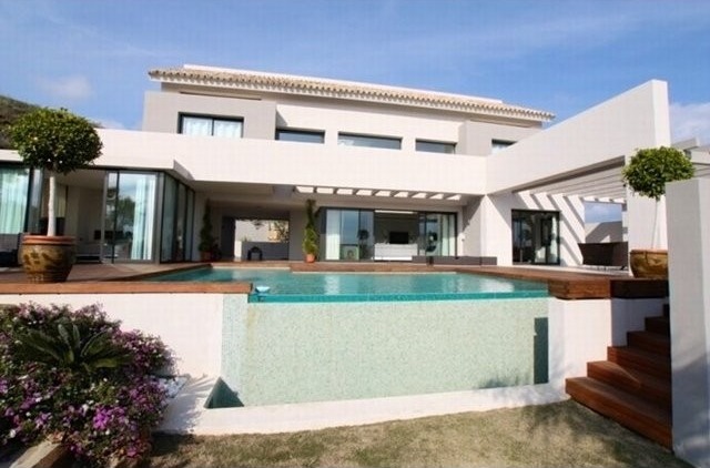 5 Bedrooms - Villa - Malaga - For Sale