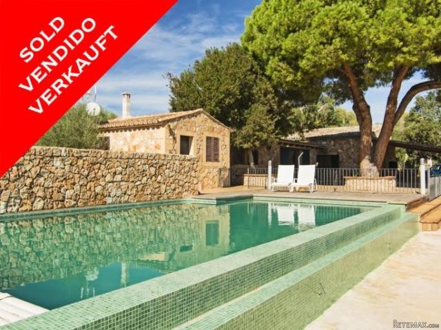 *SOLD* Country house with complete..